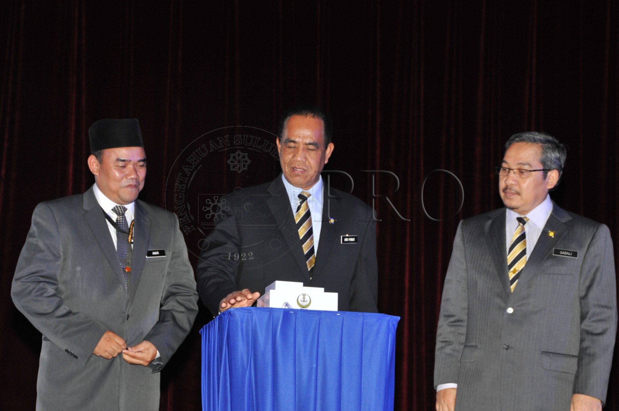 PRO 14 44 EPZB PRO 6153